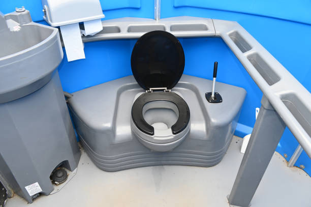 Best Porta potty rental near me  in Largo, MD